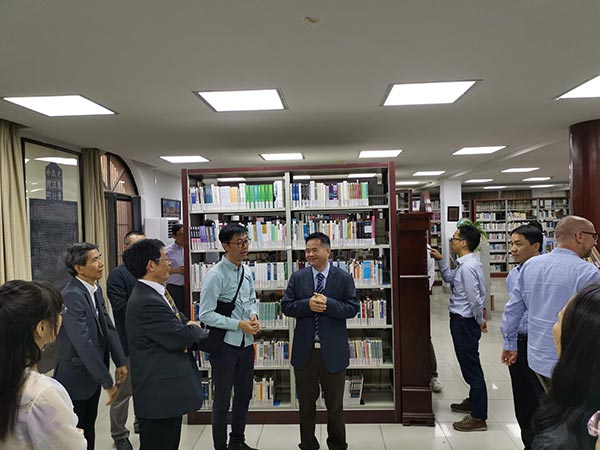 华东神学院接待香港信义宗神学院访问团 华东神学院接待香港信义宗神学院访问团